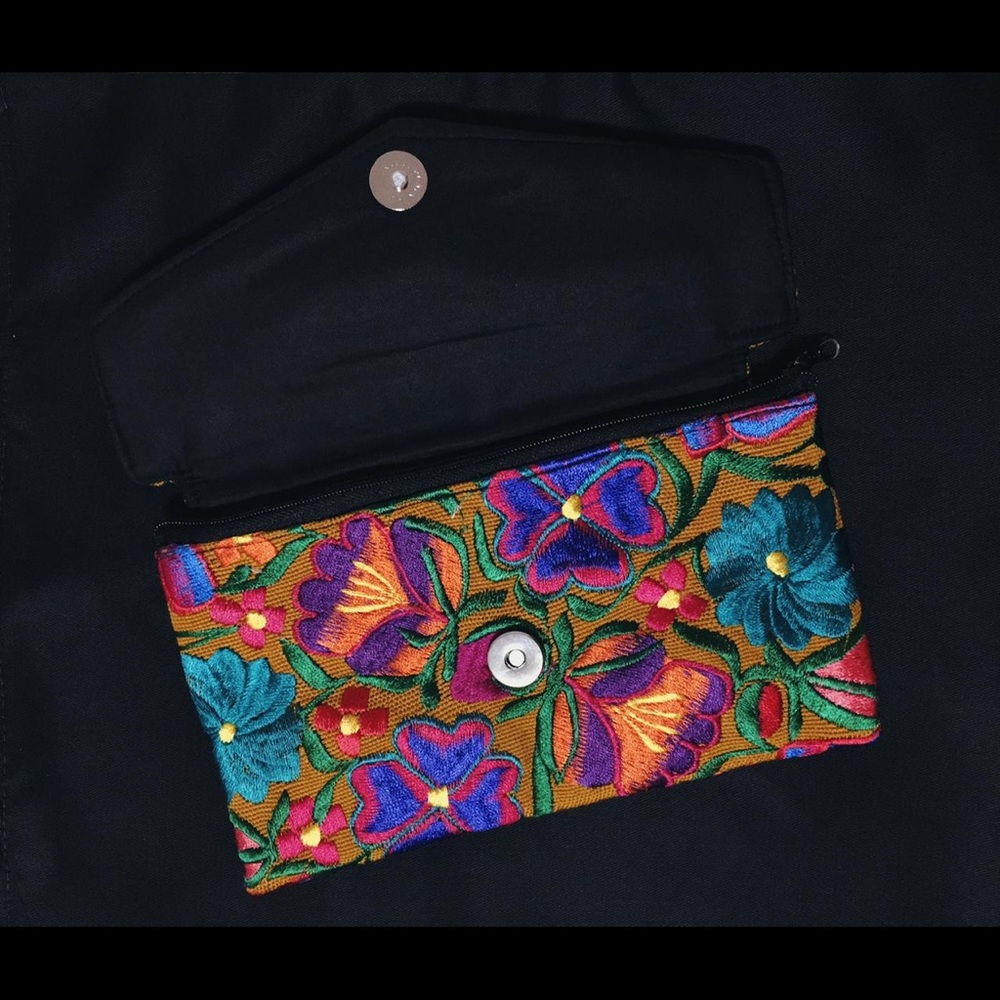 purses - Picture 3 of 8